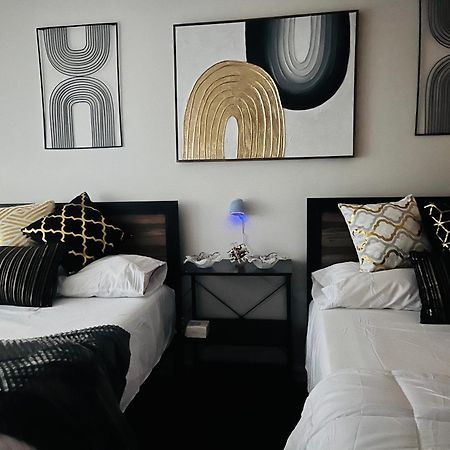 Stylish Cozy Quiet Family Retreat And Romantic Getaway Sleeps Up To 7 With Fast Wifi, Free Parking, Work Station, Alexa Enabled, Fenced In Backyard For Pets Grill Party Patio, Porch, Beach, Canal, Stadium,Boardwalk Restaurants, And Much More! Атлантик Сити Екстериор снимка