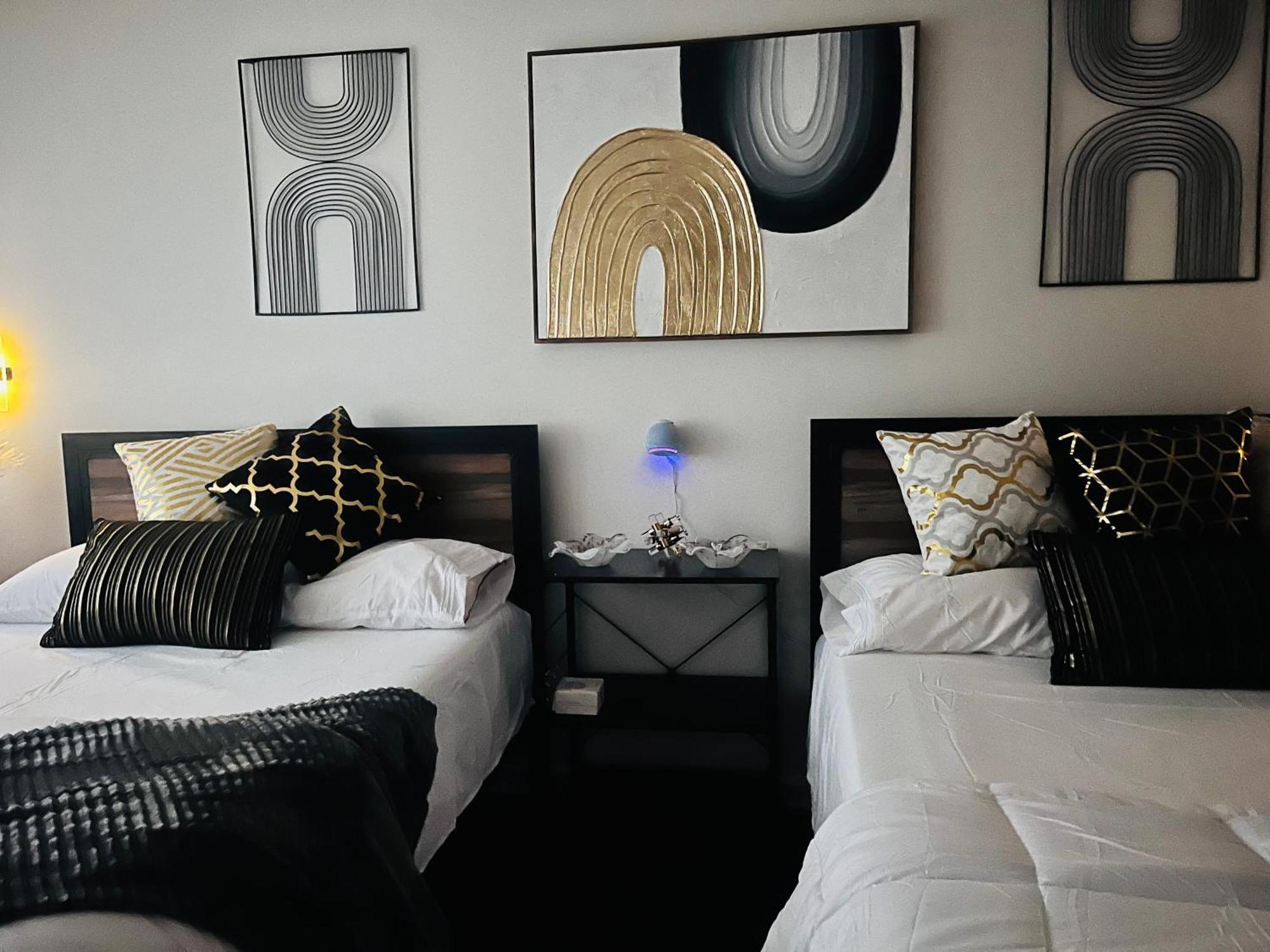 Stylish Cozy Quiet Family Retreat And Romantic Getaway Sleeps Up To 7 With Fast Wifi, Free Parking, Work Station, Alexa Enabled, Fenced In Backyard For Pets Grill Party Patio, Porch, Beach, Canal, Stadium,Boardwalk Restaurants, And Much More! Атлантик Сити Екстериор снимка