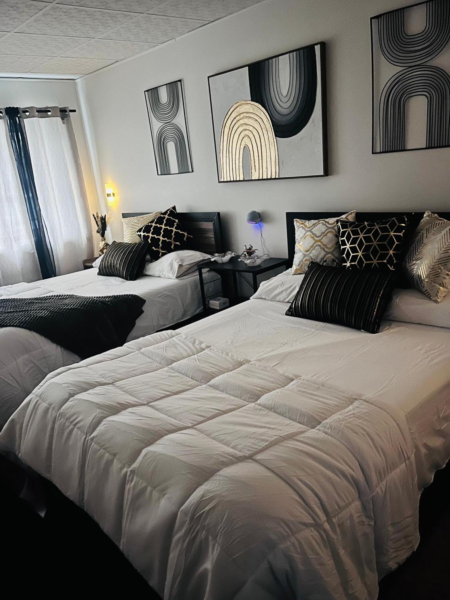 Stylish Cozy Quiet Family Retreat And Romantic Getaway Sleeps Up To 7 With Fast Wifi, Free Parking, Work Station, Alexa Enabled, Fenced In Backyard For Pets Grill Party Patio, Porch, Beach, Canal, Stadium,Boardwalk Restaurants, And Much More! Атлантик Сити Екстериор снимка