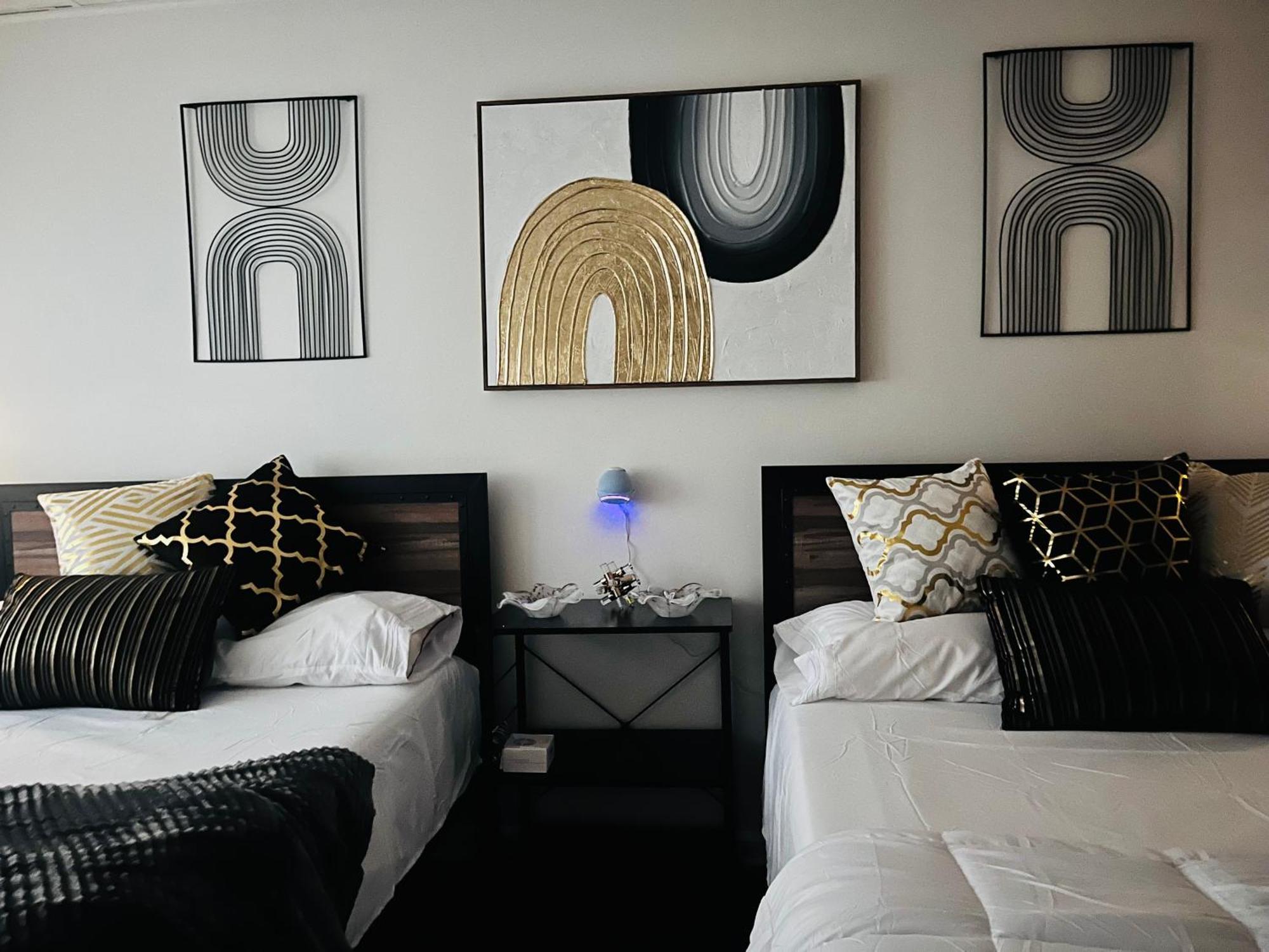 Stylish Cozy Quiet Family Retreat And Romantic Getaway Sleeps Up To 7 With Fast Wifi, Free Parking, Work Station, Alexa Enabled, Fenced In Backyard For Pets Grill Party Patio, Porch, Beach, Canal, Stadium,Boardwalk Restaurants, And Much More! Атлантик Сити Екстериор снимка
