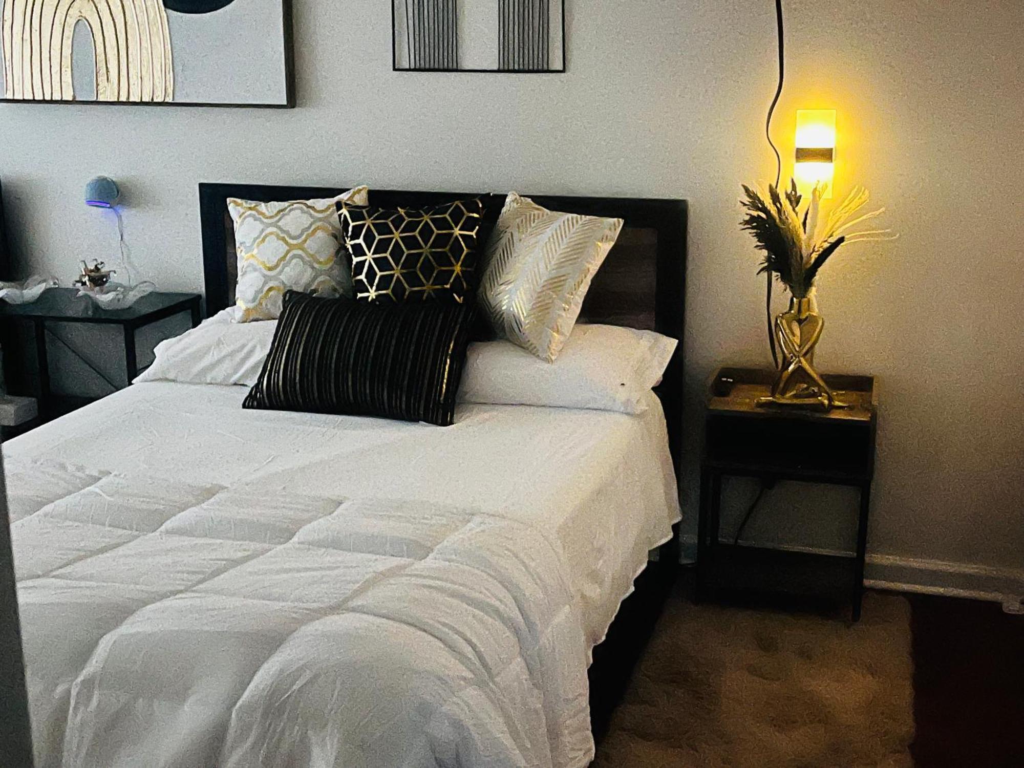 Stylish Cozy Quiet Family Retreat And Romantic Getaway Sleeps Up To 7 With Fast Wifi, Free Parking, Work Station, Alexa Enabled, Fenced In Backyard For Pets Grill Party Patio, Porch, Beach, Canal, Stadium,Boardwalk Restaurants, And Much More! Атлантик Сити Екстериор снимка