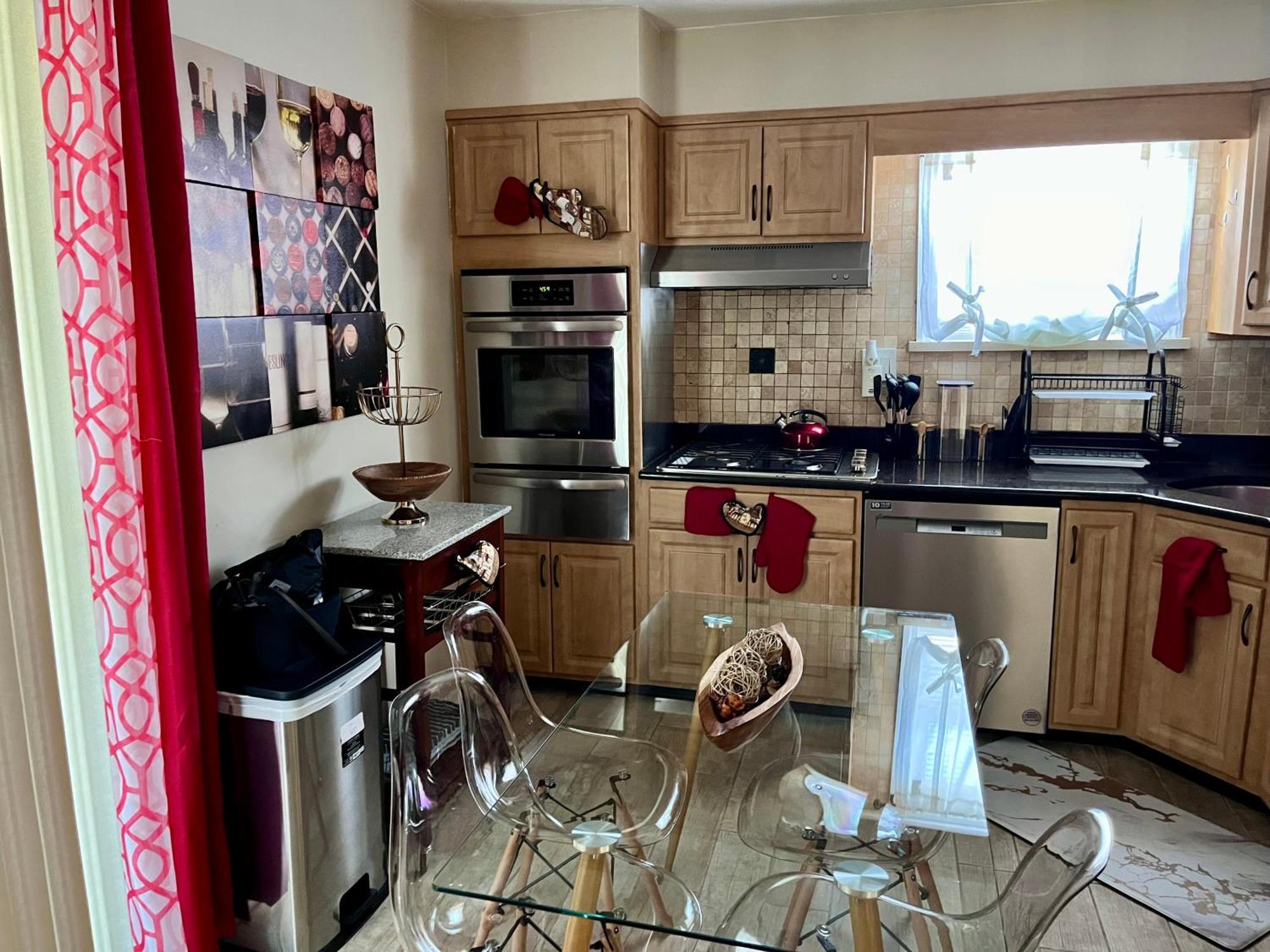 Stylish Cozy Quiet Family Retreat And Romantic Getaway Sleeps Up To 7 With Fast Wifi, Free Parking, Work Station, Alexa Enabled, Fenced In Backyard For Pets Grill Party Patio, Porch, Beach, Canal, Stadium,Boardwalk Restaurants, And Much More! Атлантик Сити Екстериор снимка