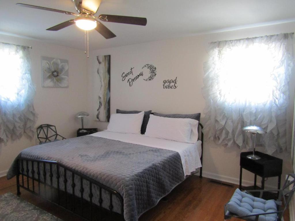 Stylish Cozy Quiet Family Retreat And Romantic Getaway Sleeps Up To 7 With Fast Wifi, Free Parking, Work Station, Alexa Enabled, Fenced In Backyard For Pets Grill Party Patio, Porch, Beach, Canal, Stadium,Boardwalk Restaurants, And Much More! Атлантик Сити Екстериор снимка